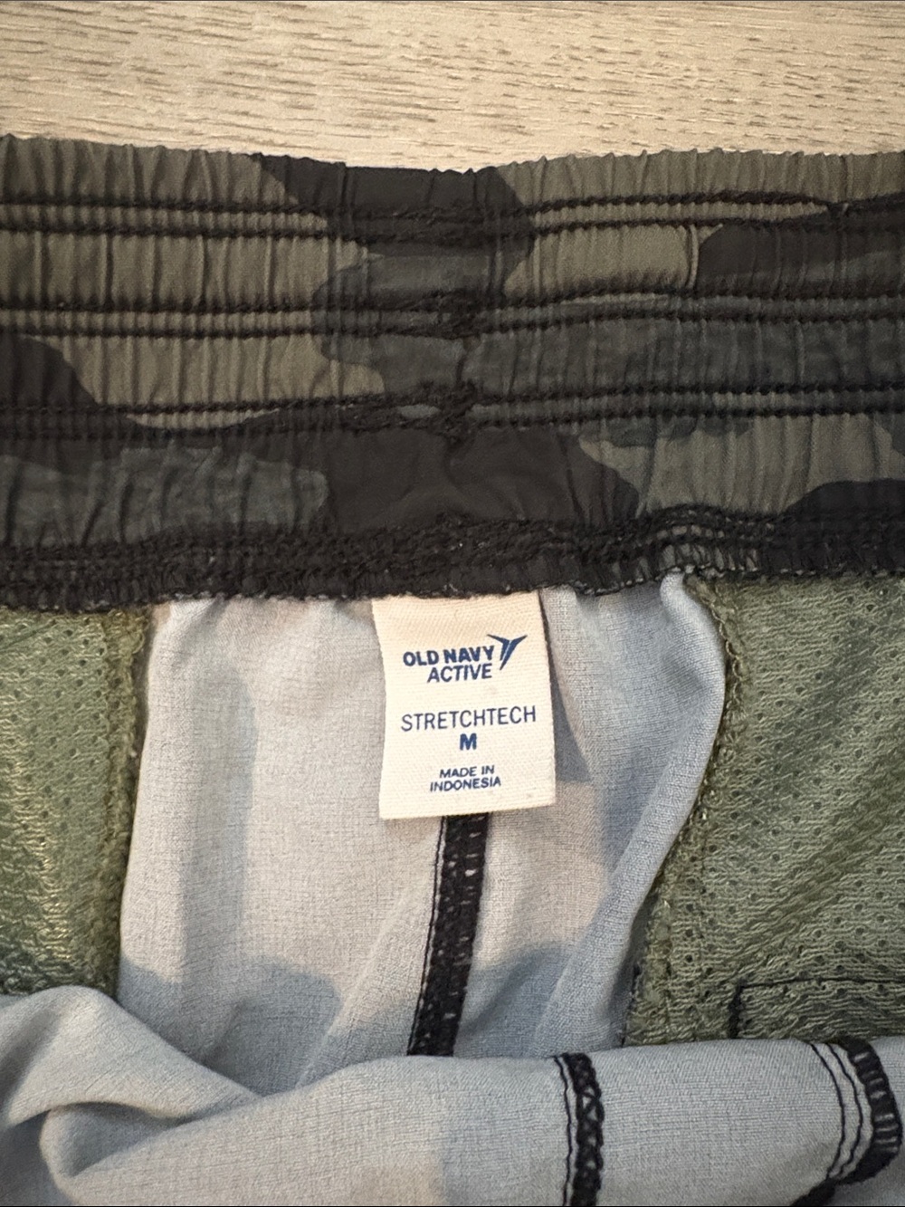 Old Navy women’s  Olive & Black Camo Athletic Shorts Size m - Picture 2 of 5